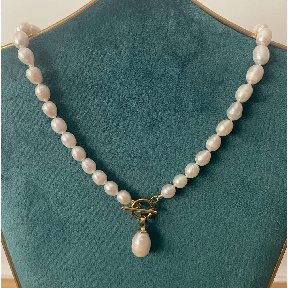 Freshwater Pearls fr Southeast Asia. Necklace, detachable pendant, paperclip.